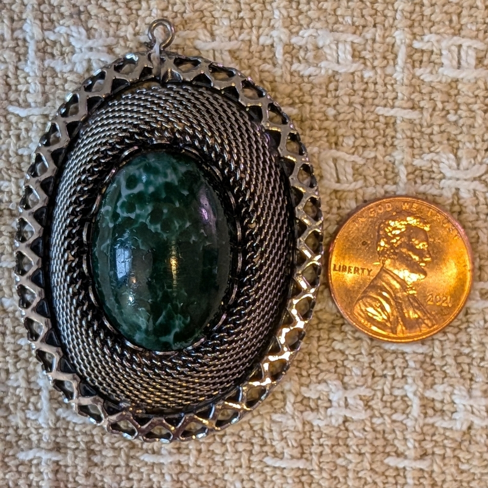 Vintage Green Malachite Gemstone Pendant - Picture 2 of 5